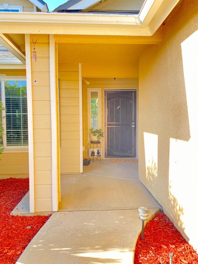 6942 E Fender Ave, Fresno, CA 93727 - photo 2