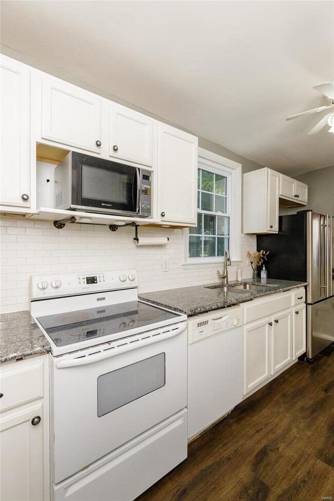 Updated kitchen with granite counter tops with fre