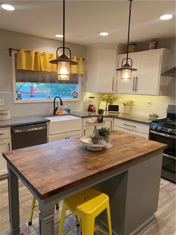 Farmhouse sink