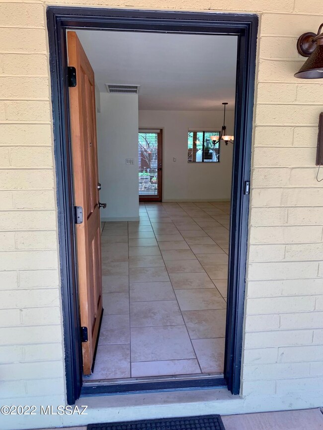 4765 E Montecito St, Tucson, AZ 85711 - photo 2