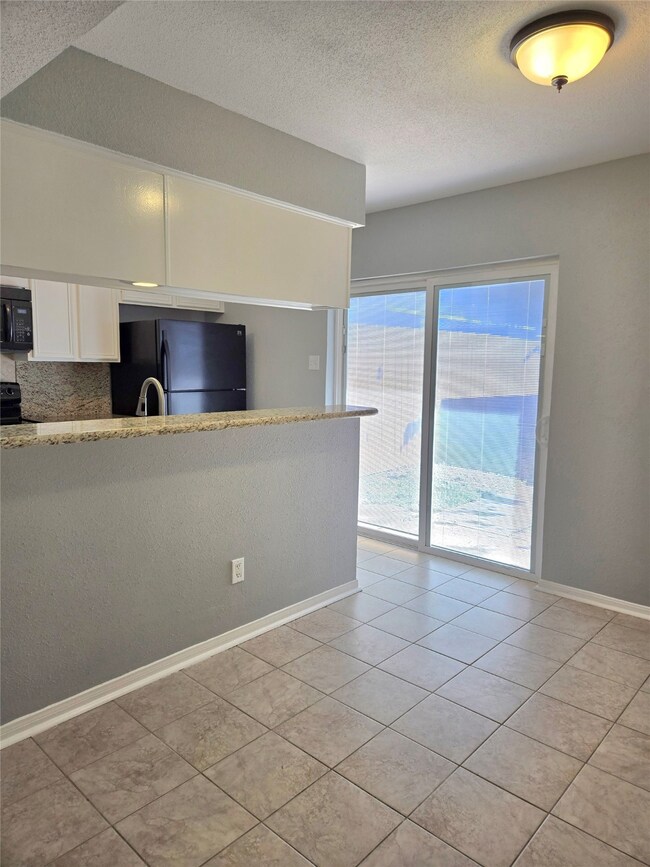 1532 Silverpines Rd unit 532, Houston, TX 77062 - photo 5