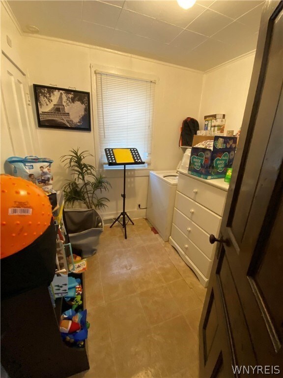 Lower floor front apartment with laundry room and