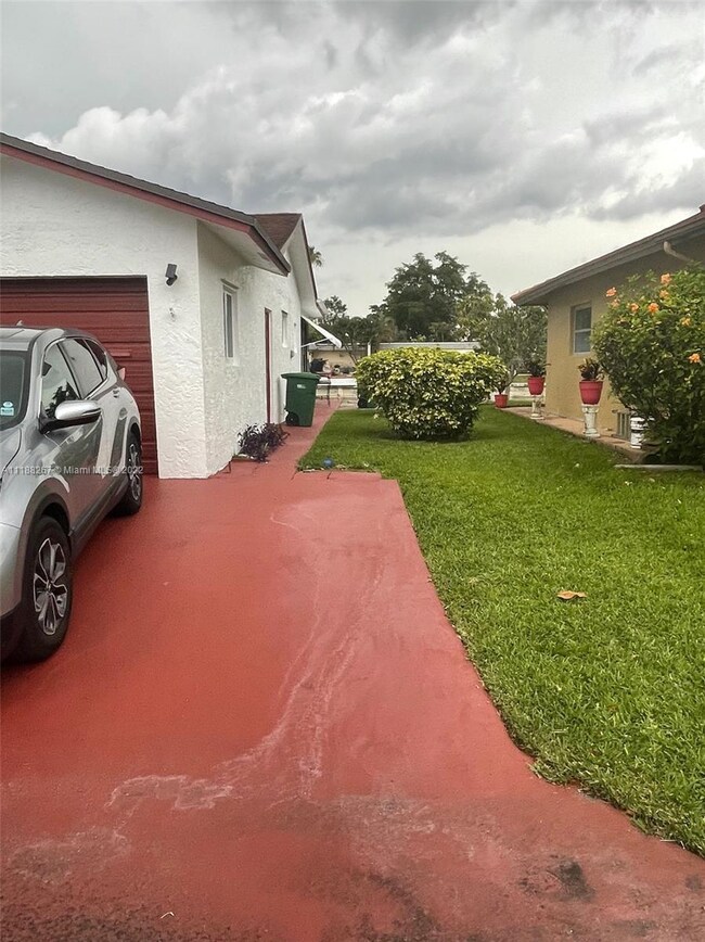 7103 NW 77th St, Tamarac, FL 33321 - photo 3