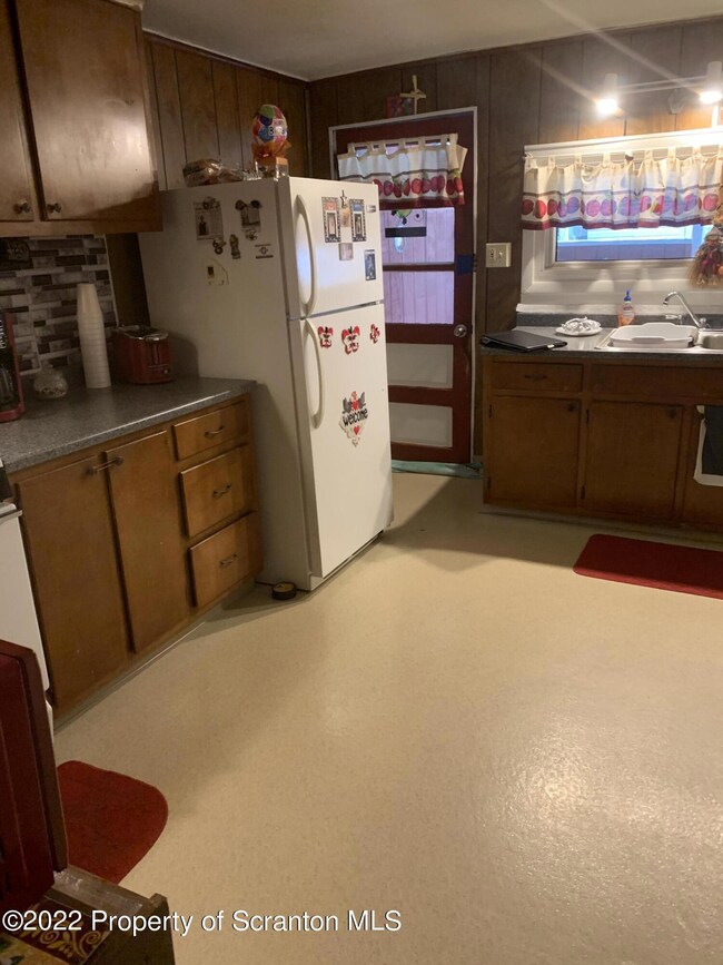 1423 Luzerne St, Scranton, PA 18504 - photo 5