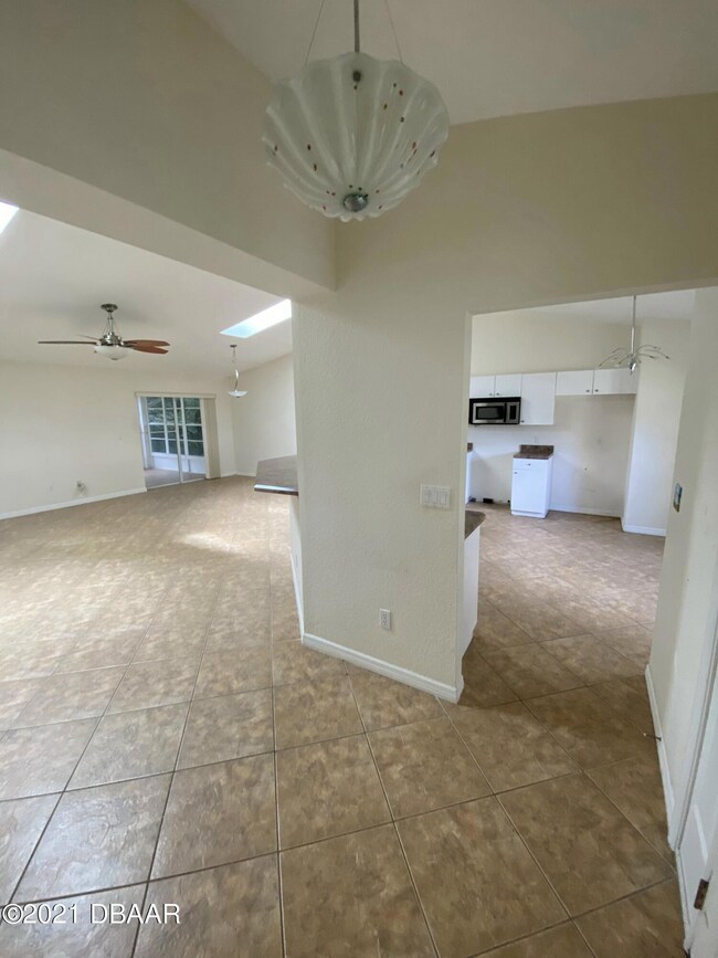 827 E 7th Ave, New Smyrna Beach, FL 32169 - photo 4