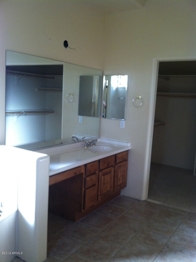 Split sink & vanity for his/hers