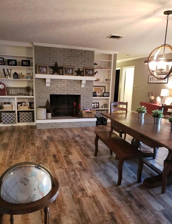 Great Room Fireplace & built in bookshelves