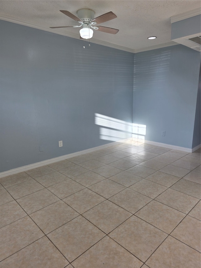1016 E Tri Oaks Ln unit 86, Houston, TX 77043 - photo 5