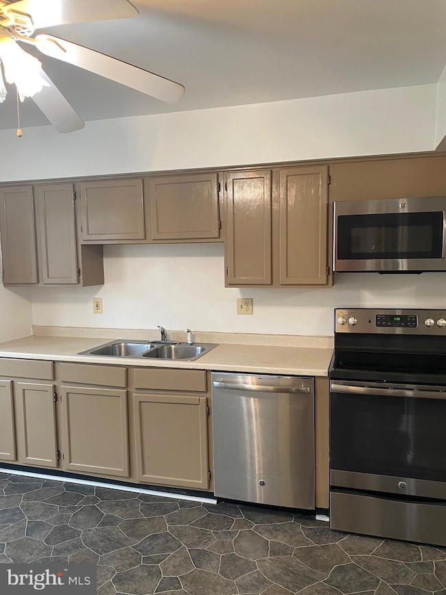 6913 Turnberry Ct, Frederick, MD 21703 - photo 4