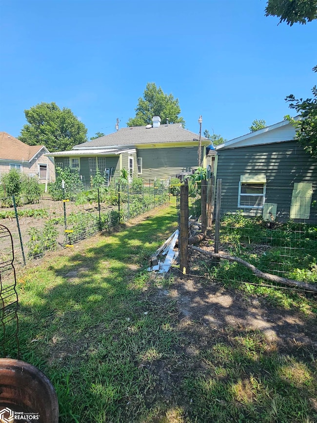 408 Division St, Blockton, IA 50836 - photo 4