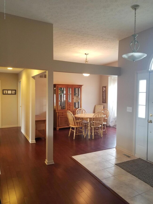Foyer/ Formal Dining Room