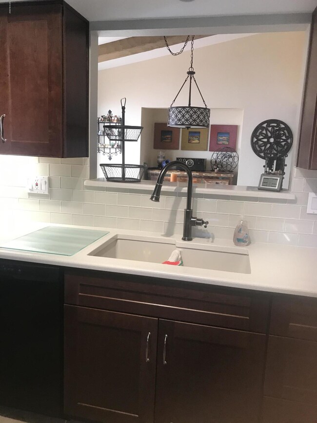 Kitchen w/Quartz counter/sinks