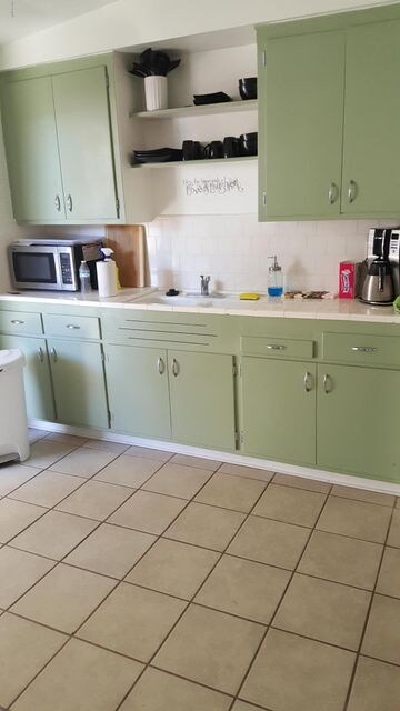 12232 1 bedroom's kitchen