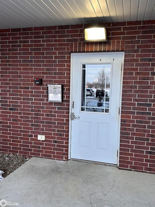 1092 Walnut Ave unit 209, Riverside, IA 52327 - photo 2