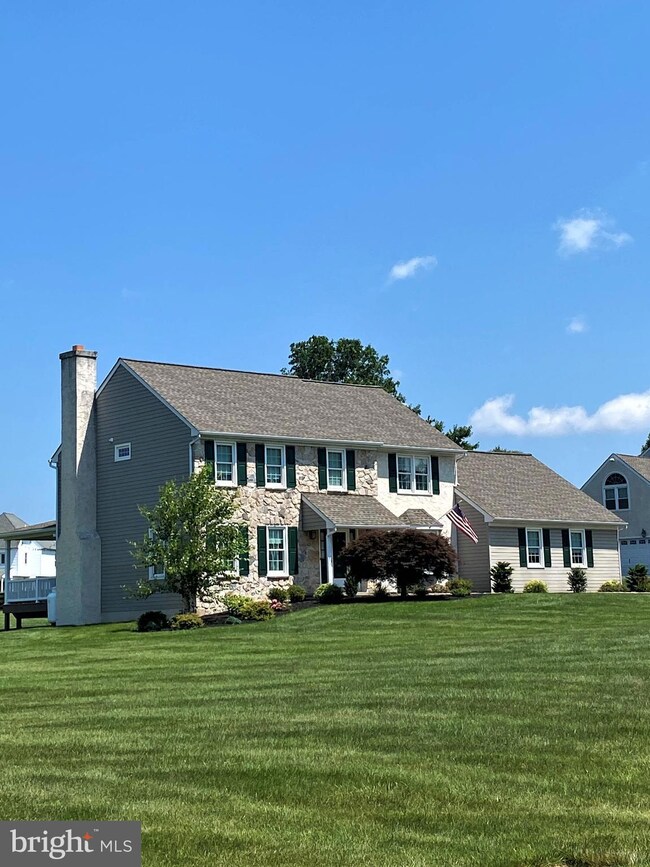 217 Vincent Dr, Honey Brook, PA 19344 - photo 2