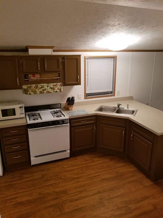 65 Leavitt Rd, Pittsfield, NH 03263 - photo 7