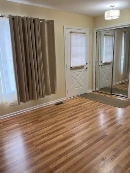 2126 Rugen Rd unit D, Glenview, IL 60026 - photo 2