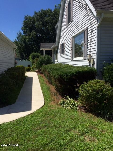 104 Maple Ave, Matamoras, PA 18336 - photo 3