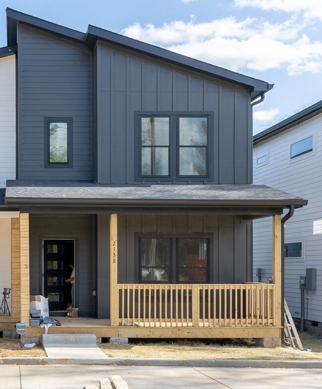 LAST ATTACHED UNIT! MOVE IN READY