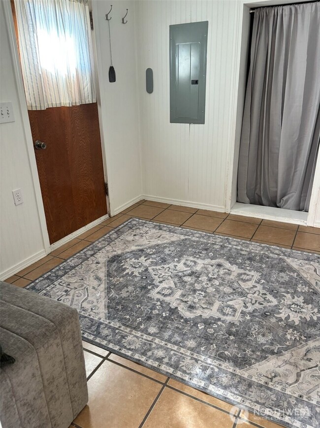 1138 W Columbia Ave, Moses Lake, WA 98837 - photo 5