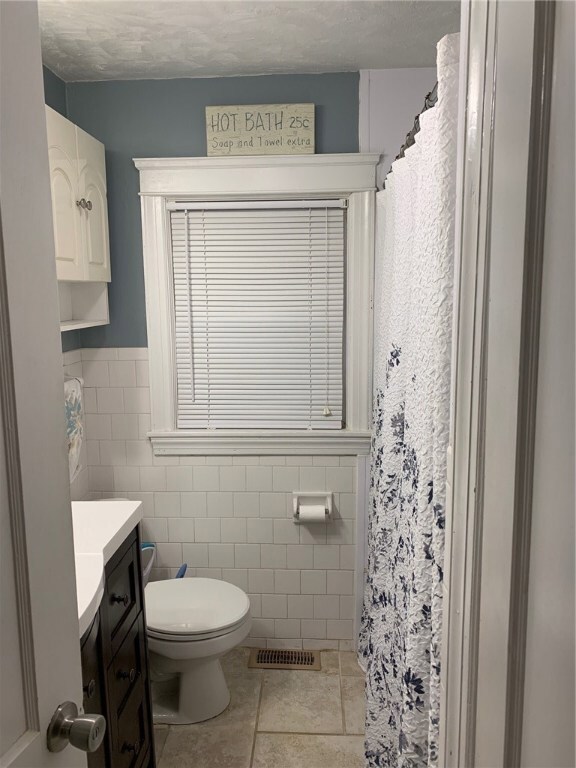 32 Parker St, West Warwick, RI 02893 - photo 6