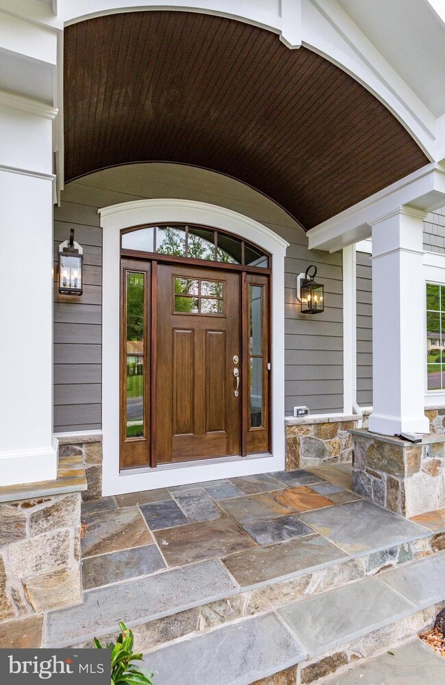 305 Cabin Rd SE, Vienna, VA 22180 - photo 2