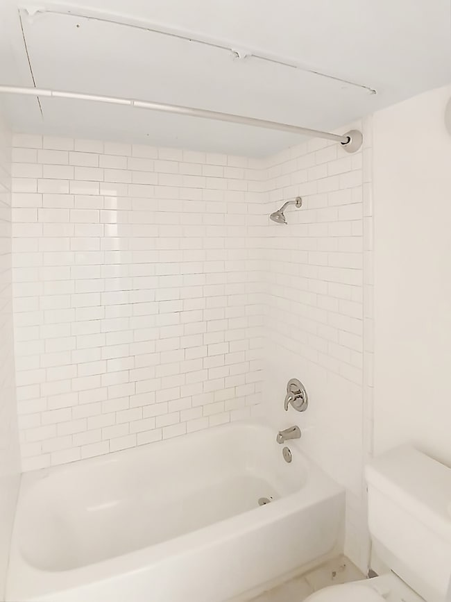 6601 Sands Point Dr unit 5, Houston, TX 77074 - photo 5