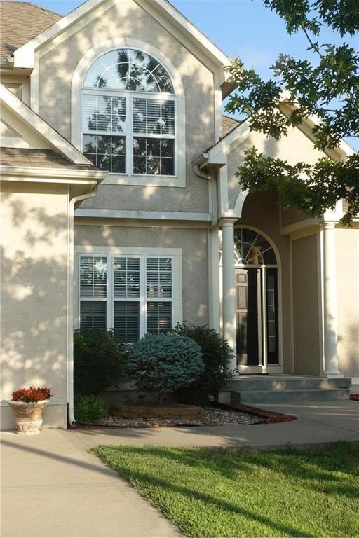 1522 Wildwood Cir, Raymore, MO 64083 - photo 3