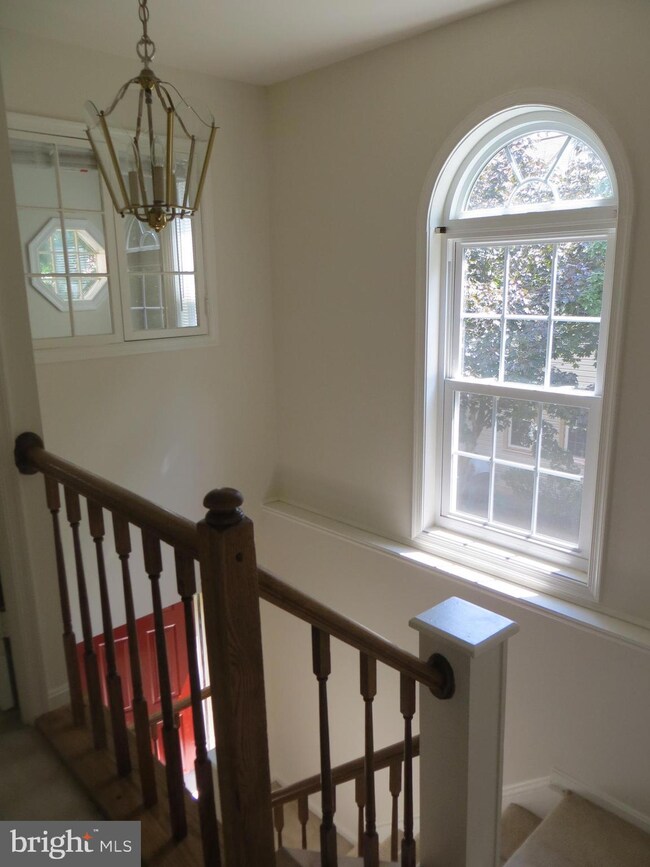 11921 Sentinel Point Ct, Reston, VA 20191 - photo 6