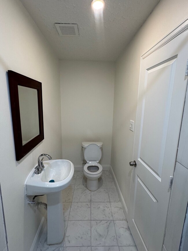 10134 Kirkglen Dr unit 1, Houston, TX 77089 - photo 6