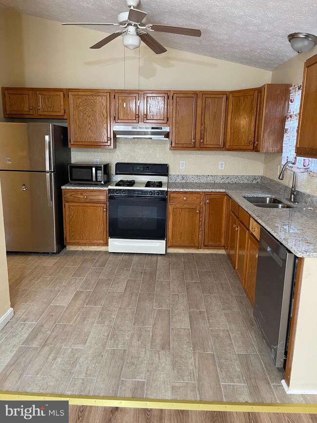 5425 Sheriff Rd, Fairmount Heights, MD 20743 - photo 6