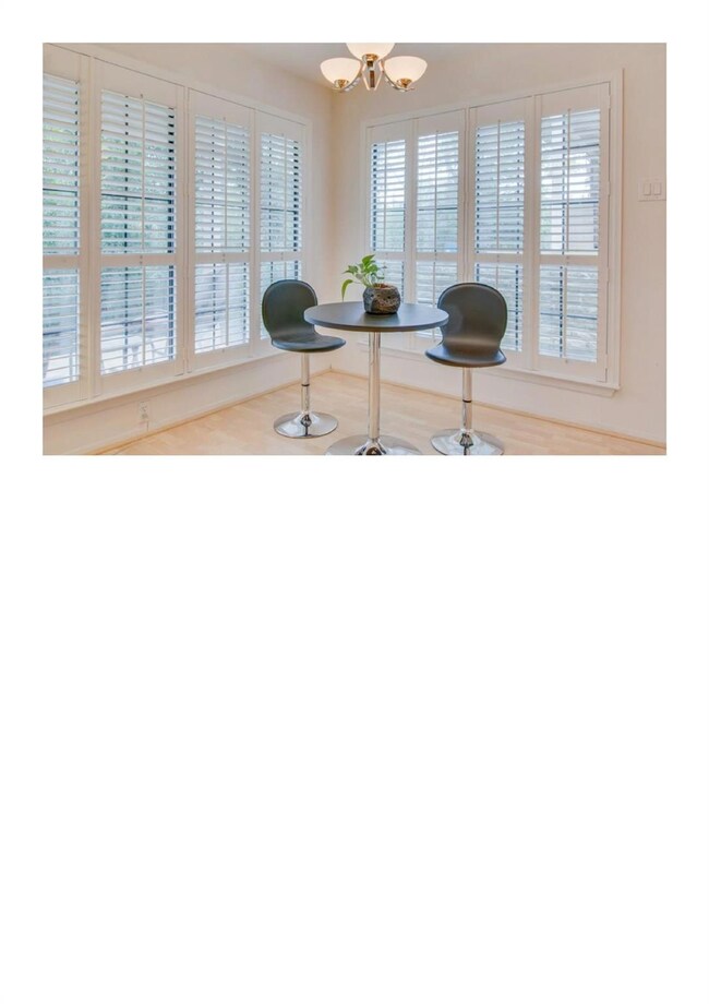 Dinning room featuring a chandelier