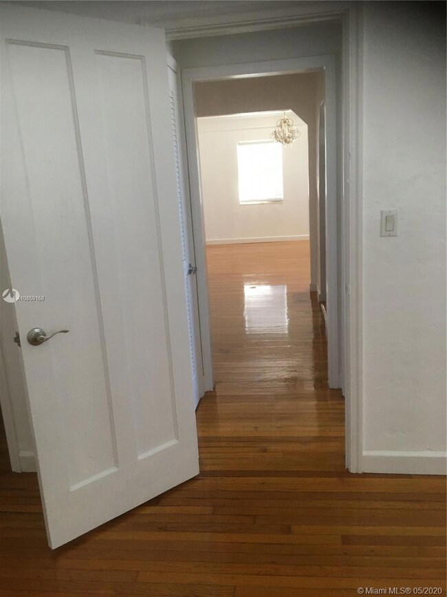 7940 Byron Ave unit 4, Miami Beach, FL 33141 - photo 3