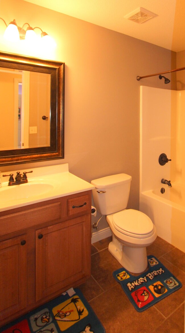 Freeport Way bathroom 2