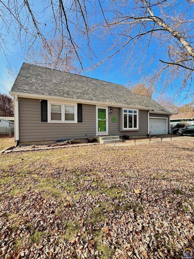 3337 SW Arrowhead Rd, Topeka, KS 66614 - photo 2