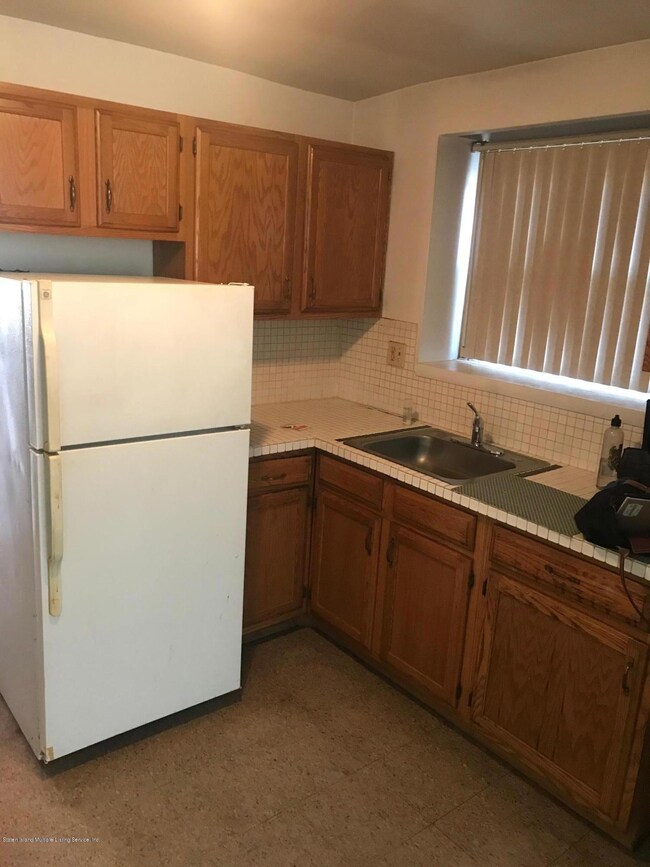 21 Perry Ave, Staten Island, NY 10314 - photo 5