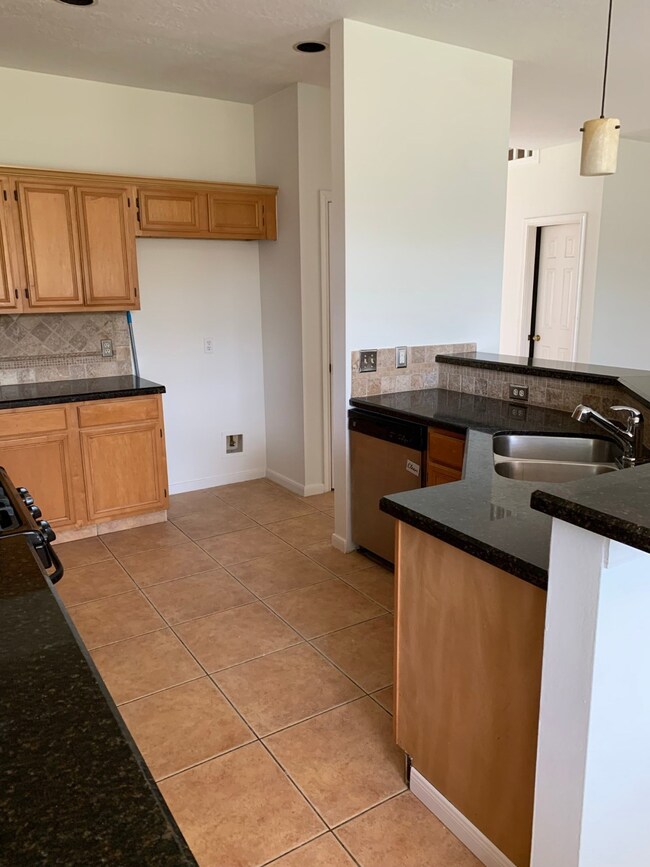 2306 N Mission Cir, Friendswood, TX 77546 - photo 7