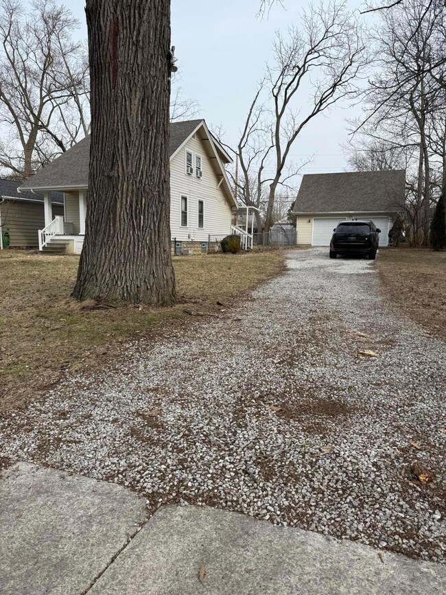 510 E Lincoln Ave, Columbus, OH 43214 - photo 2