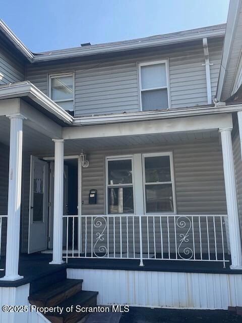 517 Chestnut St, Dunmore, PA 18512 - photo 2