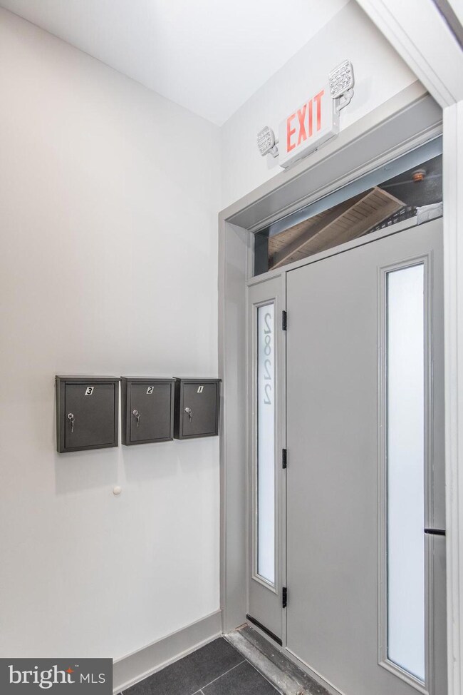 2822 W Oxford St unit 3, Philadelphia, PA 19121 - photo 3