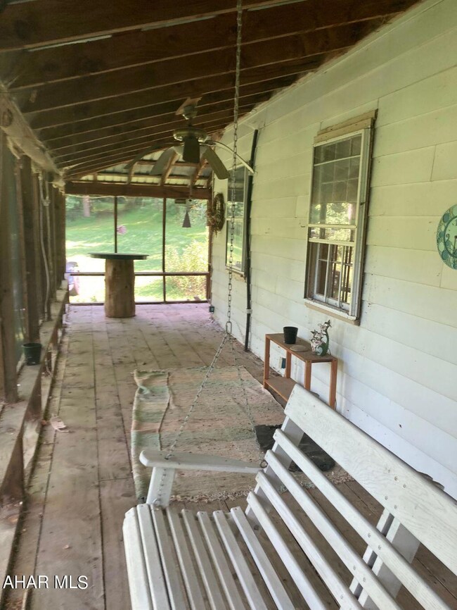 02 Screened porch