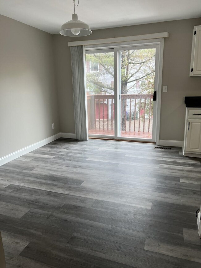 70 Beech Hill Ave unit 6, Manchester, NH 03103 - photo 6