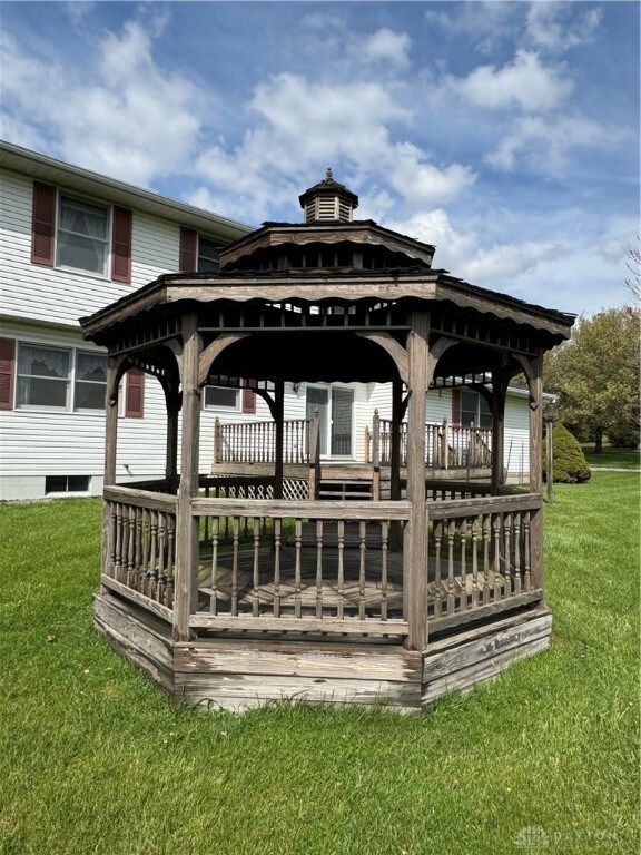 Cozy Gazebo for those lovely fall evenings!