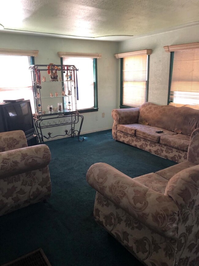 Spacious living room