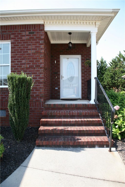 107 Green Chase E, Anderson, SC 29621 - photo 2