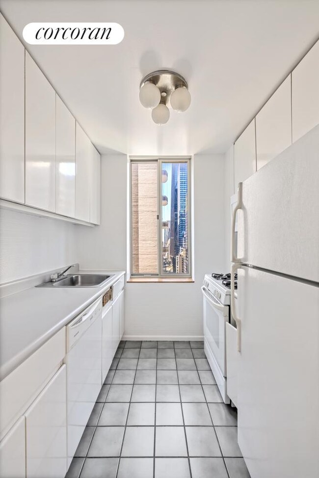 Club M at Turtle Bay unit 24E, New York, NY 10017 - photo 3