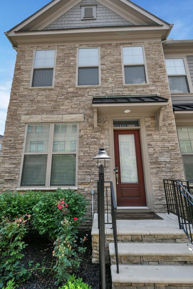 2-web-or-mls-950-pullman-pl