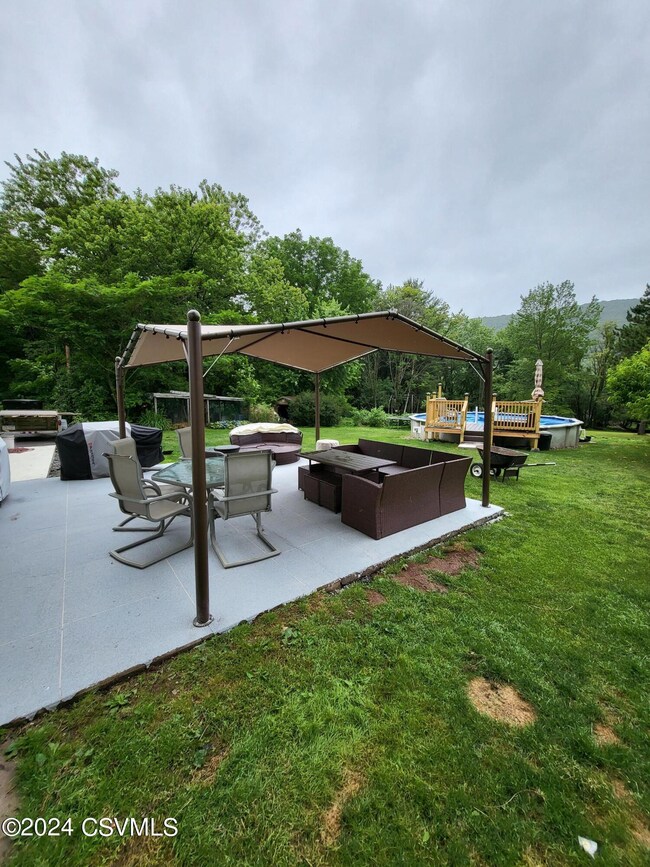 105 Harvey St, Coal Township, PA 17866 - photo 6