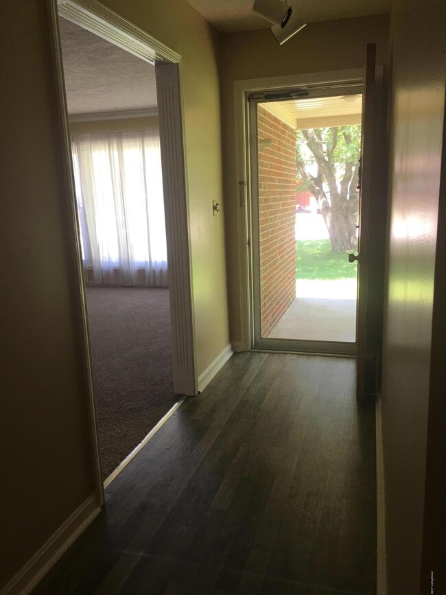 6004 Princess Way, Louisville, KY 40219 - photo 6