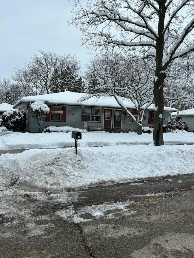 513 Bender Rd, West Bend, WI 53090 - photo 4